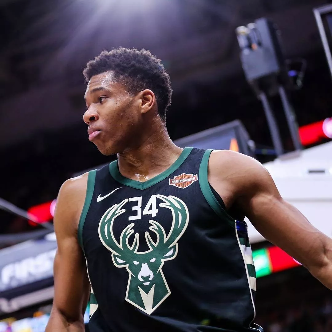 斩获3金1银 南油小学艺术体操社团省区赛事创佳绩（南油小学艺术体操社团省区赛再创佳绩 勇夺3金1银）