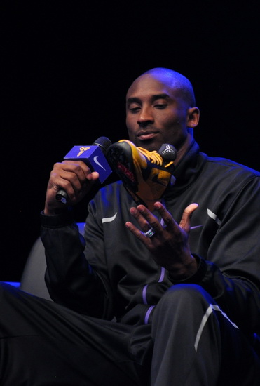 曼联拉什福德末段进球绝杀热刺（拉什福德压哨破门助曼联险胜热刺）