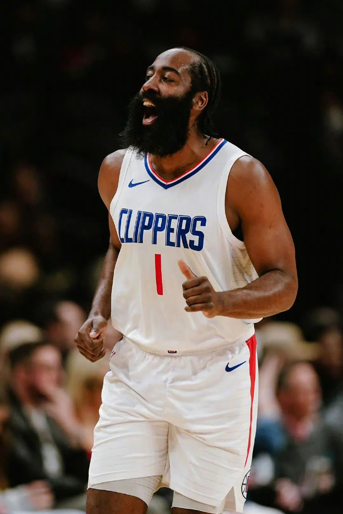 一人成军，姆巴佩本赛季西甲已攻入13球，比赫罗纳全队多一个（姆巴佩火力全开：本季西甲已入13球，力压赫罗纳全队一球）