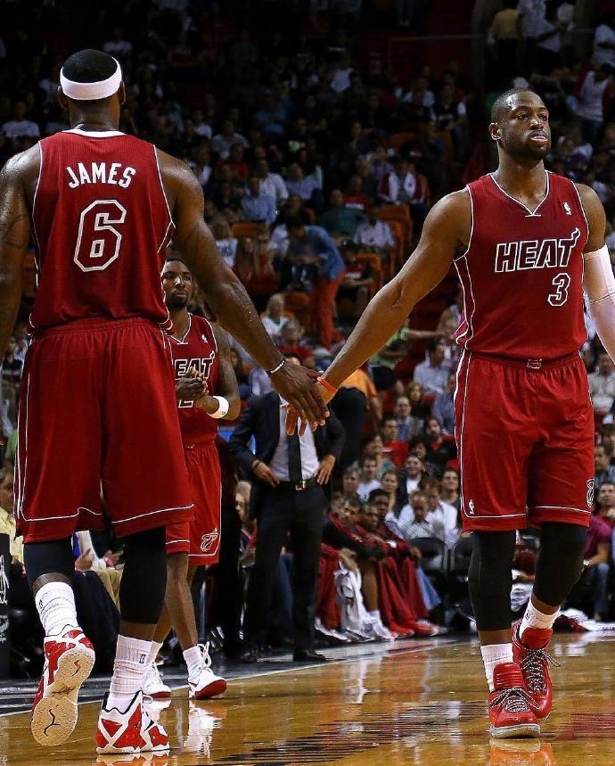 都体：尤文重新考虑引进扎卡；弗拉霍维奇有望出战佛罗伦萨（都灵体育报：尤文再评估引进扎卡，弗拉霍维奇有望出战佛罗伦萨）