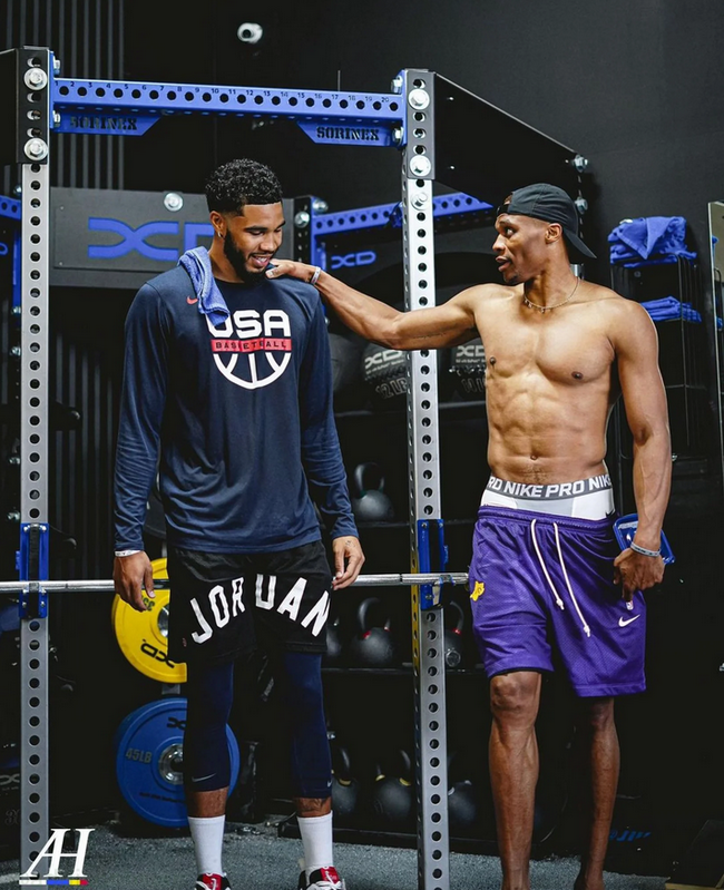 总局副局长张家胜会见阿迪高管，将在青少年足球领域开展合作（张家胜副局长会晤阿迪高层，将推进青少年足球合作）