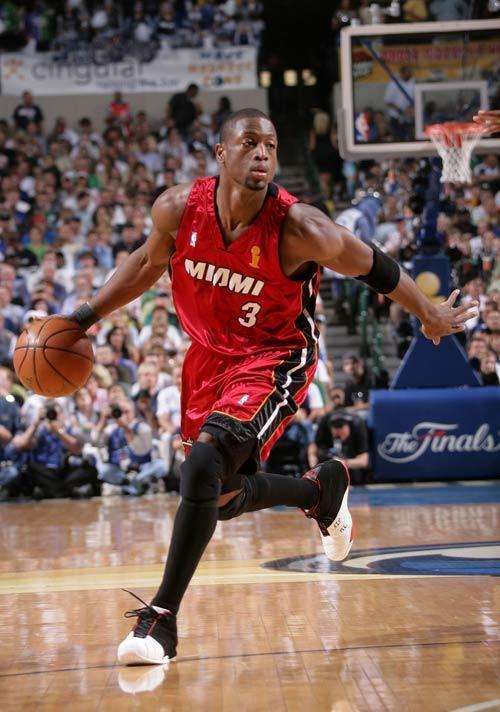 篮球篮网锁定前八席位，季后赛形势明朗（篮网锁定前八席位，季后赛格局愈发清晰）