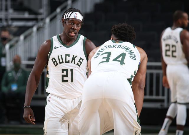 会打球的人，都有这个习惯（打球的人都有一个共同习惯）