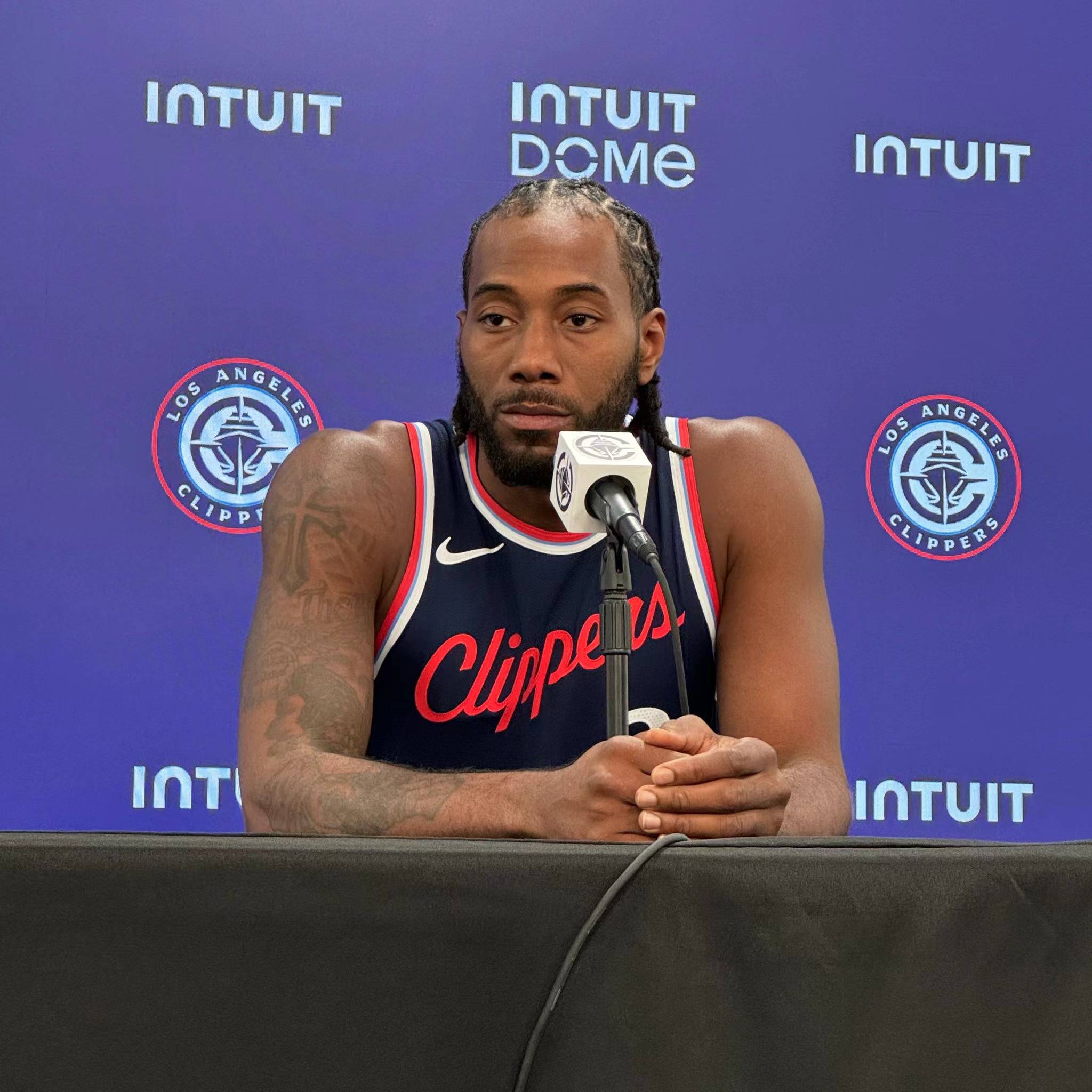 波媒：莱万与巴萨均未确定是否续约，将等到明年再做决定（波媒：莱万与巴萨续约尚无定论，决定待明年）