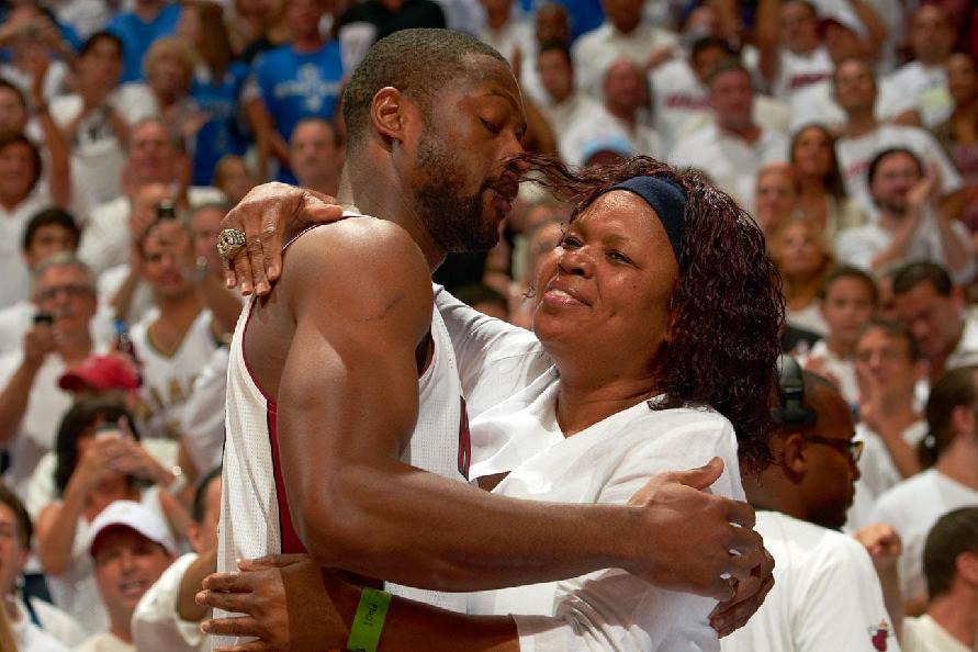 马卡：马拉多纳去世五周年，但遗产争议与医疗审判仍在持续（马拉多纳离世五周年：遗产纠纷与医疗审判仍未落幕）